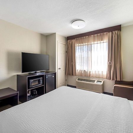 Sleep Inn & Suites Salina I-135 Dış mekan fotoğraf